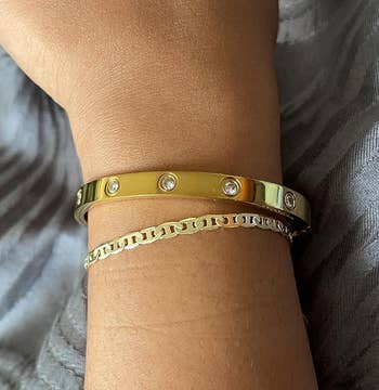 reviewer wearing gold cuff