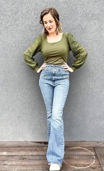 Reviewer wearing the green shirt